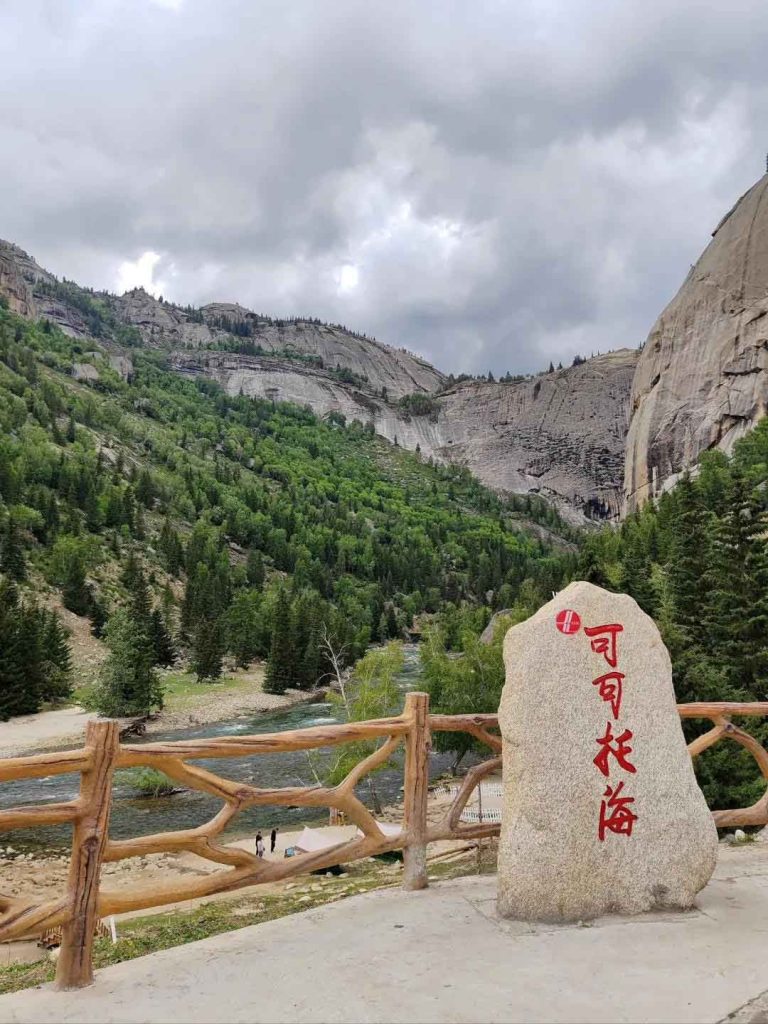 可可托海：阿爾泰山脈下的神秘礦都與自然奇景