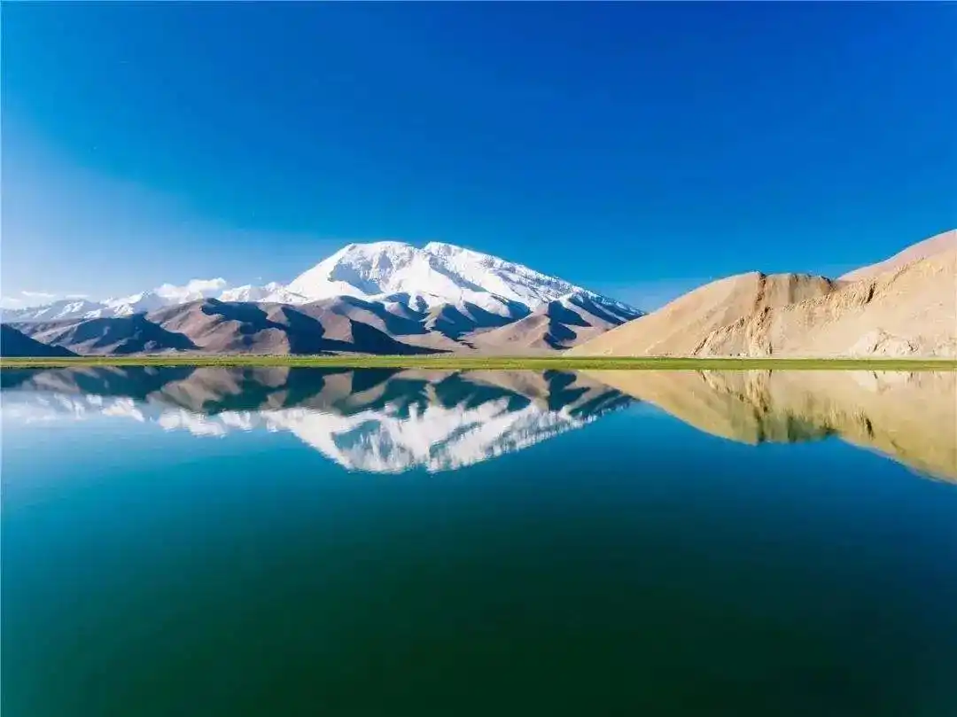 喀拉库勒湖