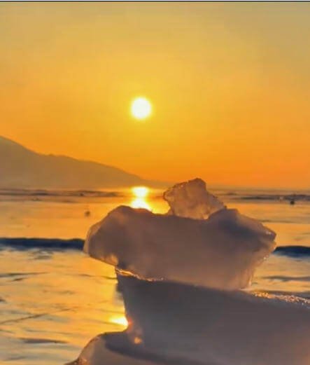 赛里木湖冬天日出